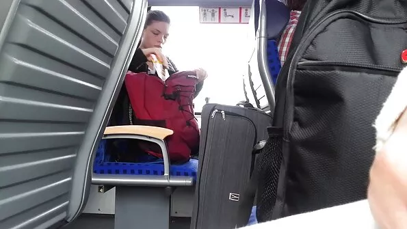 Трахнув безкоштовно порно відео 18 річну дупу сучку на ліжку її предків.