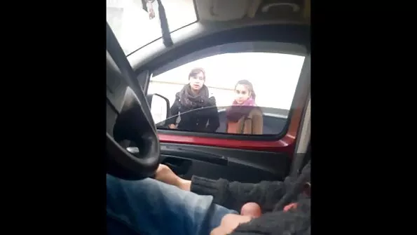 Ні! ні! Не лізь до мене під сукню кричить російська Світочка. секс відео безкоштовно