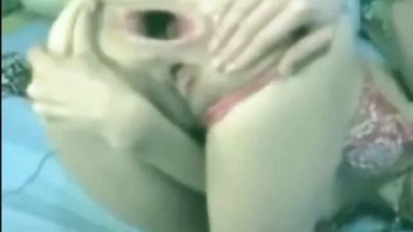 Дівчина тренує свою велику дупу безкоштовне відео порно грубим анальним сексом.