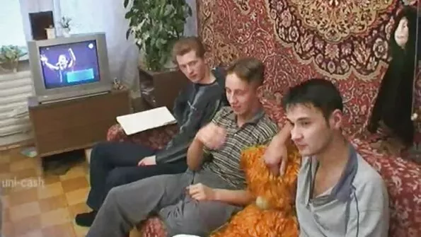 Трахнув сплячу і навіть не порно відео безкоштовно онлайн розбудив її.